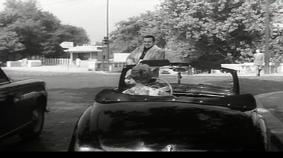 17 - 125 rue montmartre.jpg (144.35 Kio) Vu 18786 fois La scène de la vente à la conductrice, Quai Branly