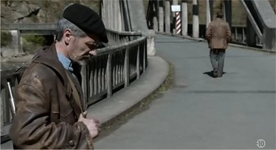 Extrait S6E3-001.jpg (68.64 Kio) Vu 7532 fois Extrait de la série<br />"Un village français"