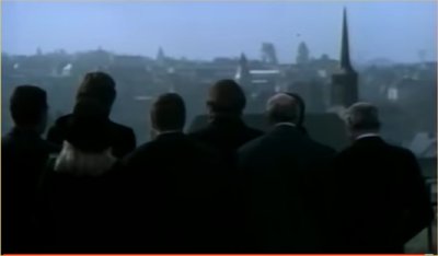 La traque scène finale.jpg (32.89 Kio) Vu 59563 fois extrait du film<br />"La Traque" 1975