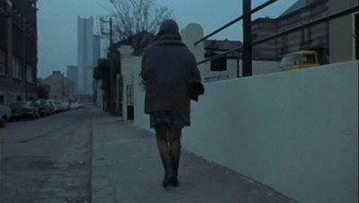 ext002.jpg (50.59 Kio) Vu 46327 fois Extrait du film:<br /> "Elle boit pas, elle fume pas, elle drague pas, mais... elle cause!"