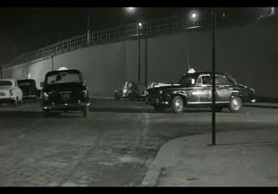 Der Mörder kam um Mitternacht-0069.jpg (70.86 Kio) Vu 21073 fois extrait du film:<br />"un témoin dans la ville"