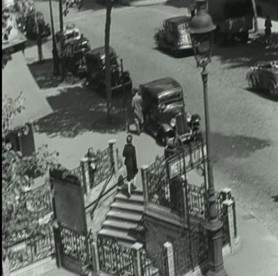 Antoine et Antoinette 11.jpg (131.32 Kio) Vu 6964 fois Antoinette sortant du métro La Fourche