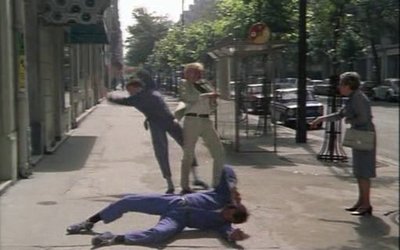 Der grosse blonde005.jpg (30.16 Kio) Vu 10883 fois extrait du film:<br />"le grand blond avec une chaussure noire"