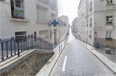 Rue Berthe 75018.jpg