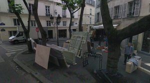 le restaurant , rue de la Bûcherie, pendant l'installation des décors