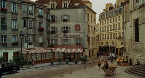 Place Saint Geneviève pendant le film, la scène est censée se dérouler à ROUEN au restaurant &quot;LA COURONNE&quot;