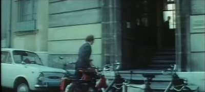 Der lange Blonde mit den roten Haaren082.jpg (54.26 Kio) Vu 10455 fois Extrait du film:<br />"La moutarde me monte au nez"