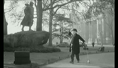 Im Kittchen ist kein Zimmer frei-005.jpg (105.12 Kio) Vu 23073 fois Extrait du film:<br />"Archimède le clochard"