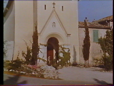 Leporche de la petite église à trouver...